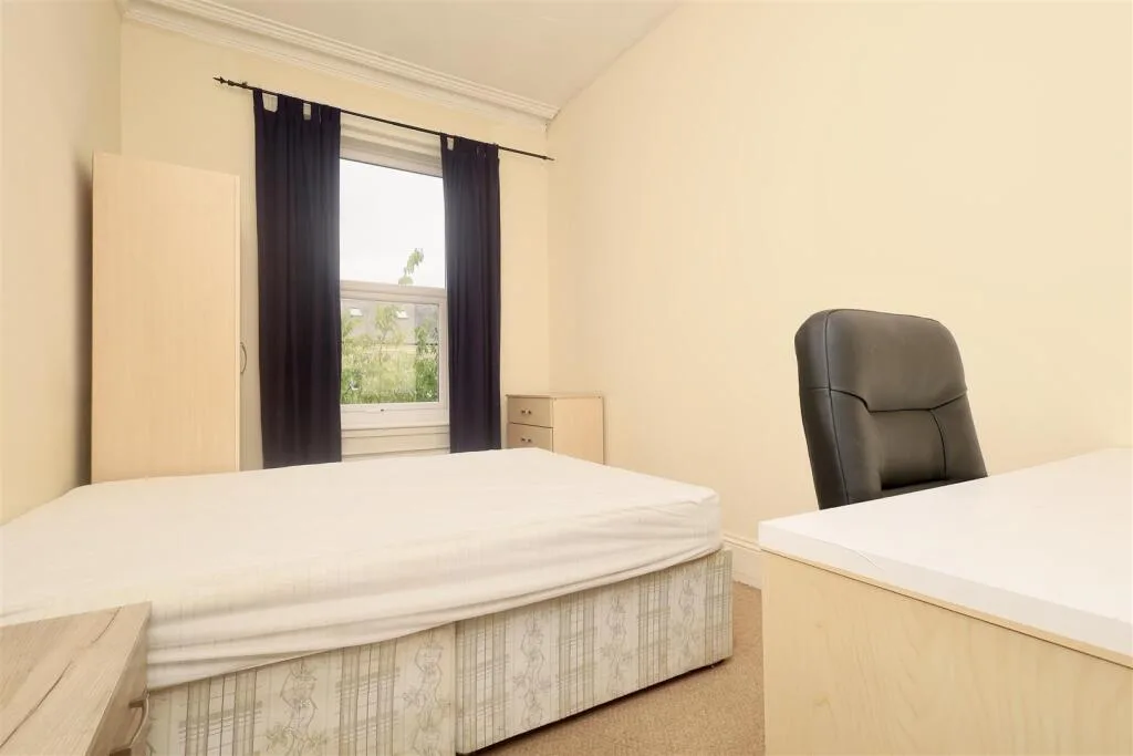 6 bedroom terraced house for rent