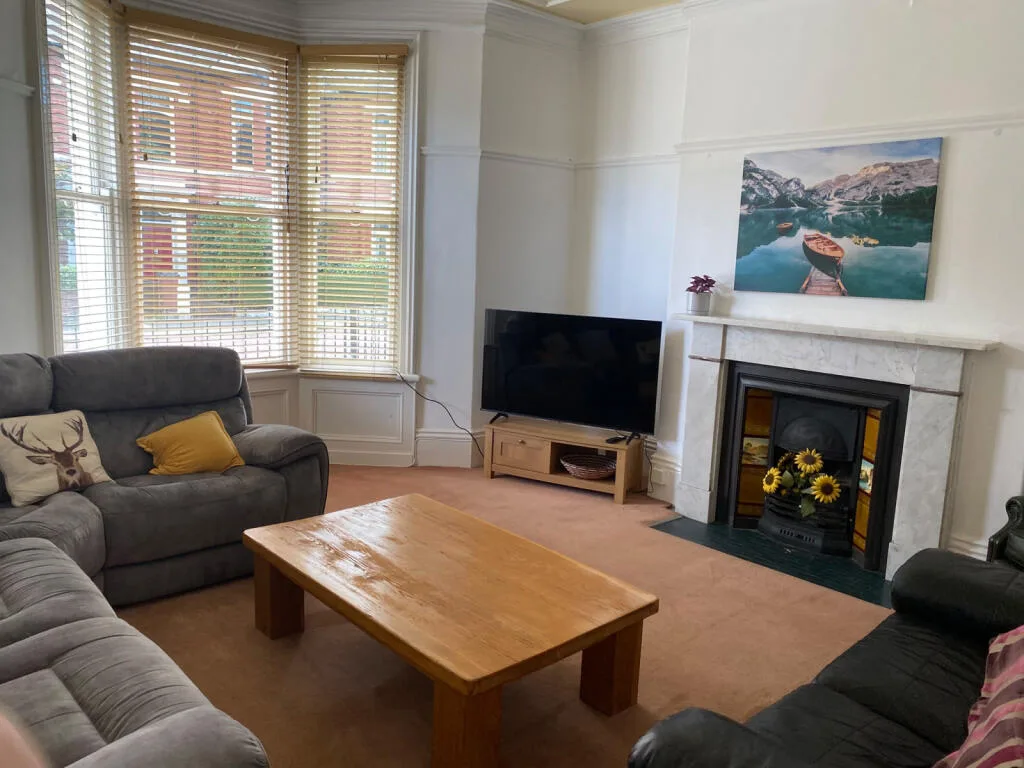 6 bedroom terraced house for rent