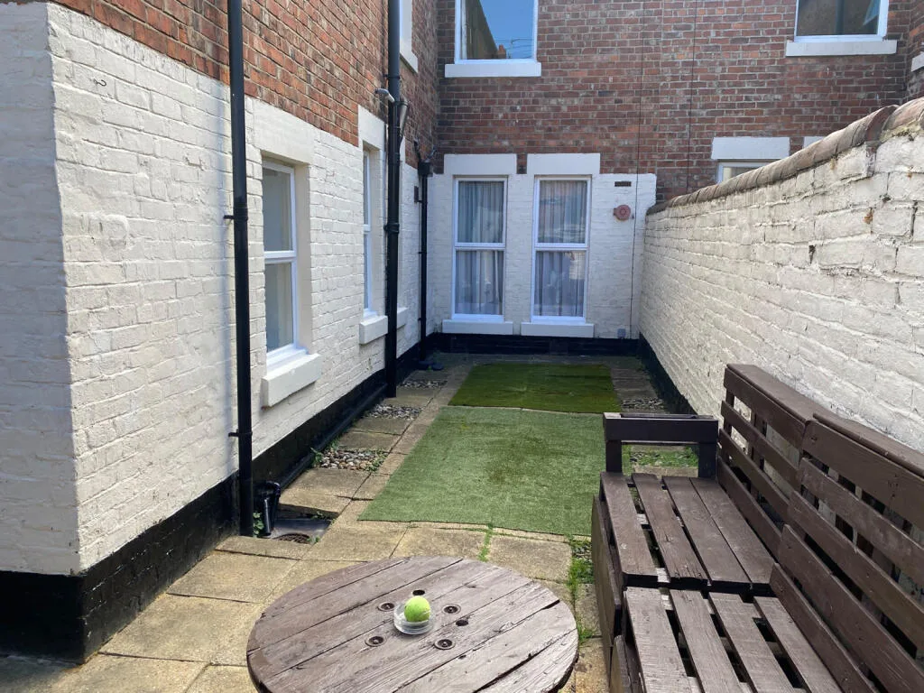 6 bedroom terraced house for rent
