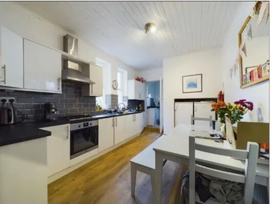6 bedroom terraced house for rent