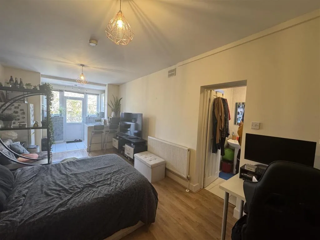 Studio flat for rent