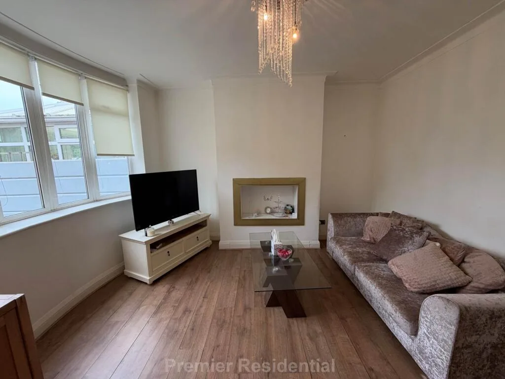 4 bedroom semi-detached house for rent