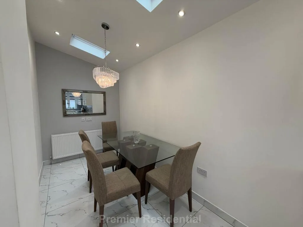 4 bedroom semi-detached house for rent