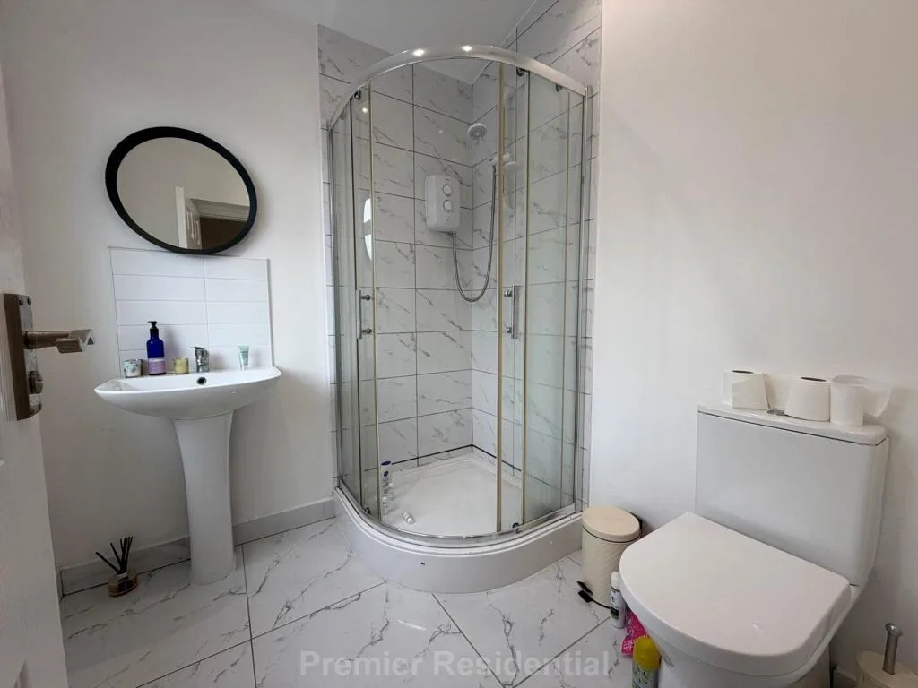 4 bedroom semi-detached house for rent