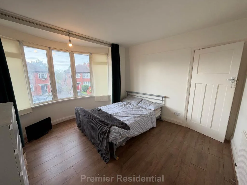4 bedroom semi-detached house for rent
