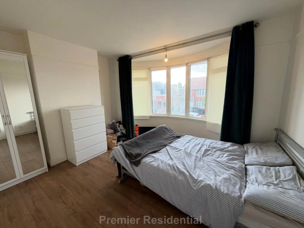 4 bedroom semi-detached house for rent