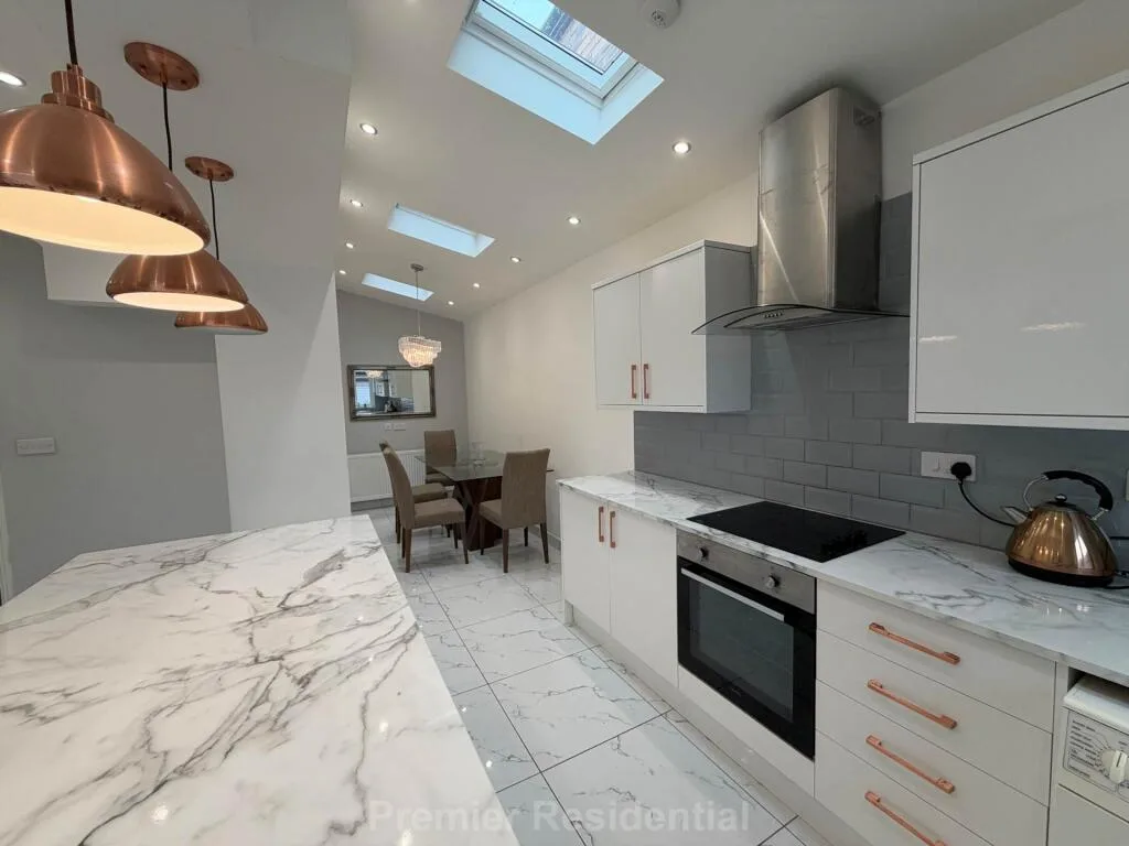 4 bedroom semi-detached house for rent