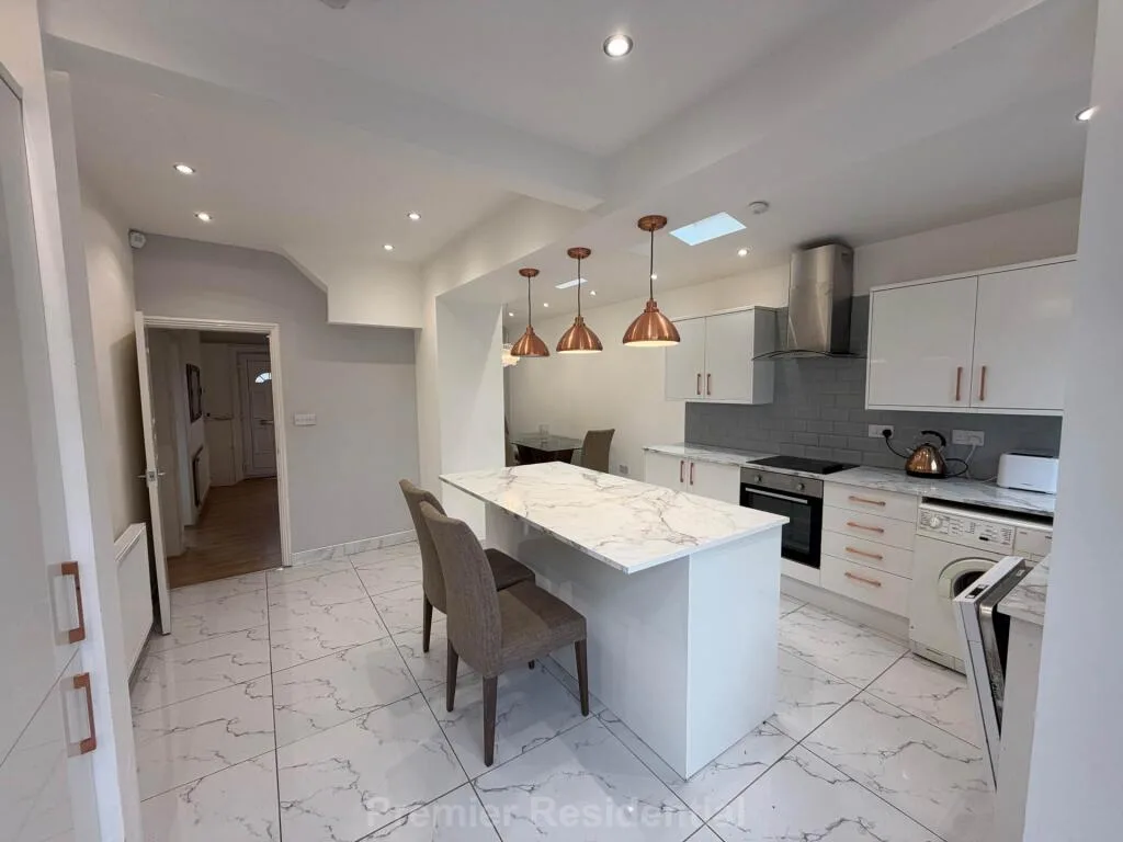 4 bedroom semi-detached house for rent