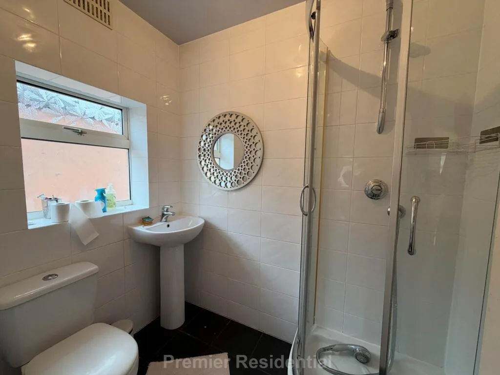 4 bedroom semi-detached house for rent