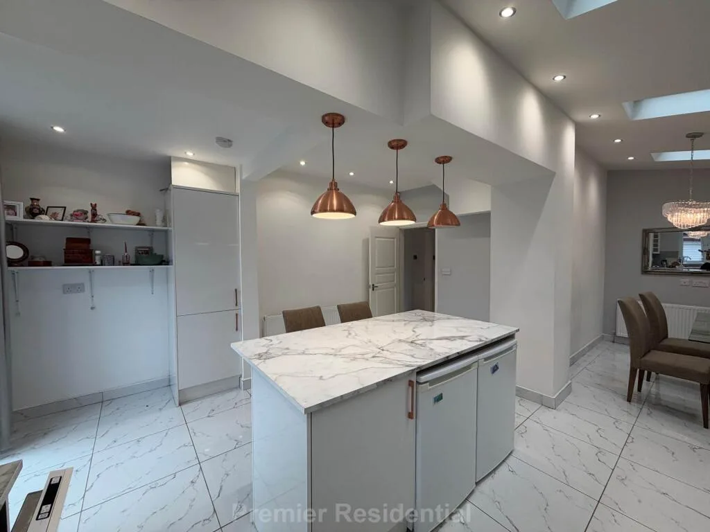 4 bedroom semi-detached house for rent