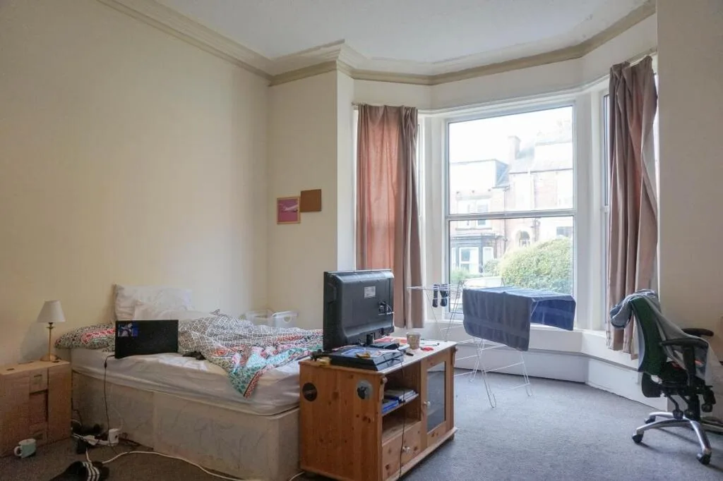 8 bedroom house for rent