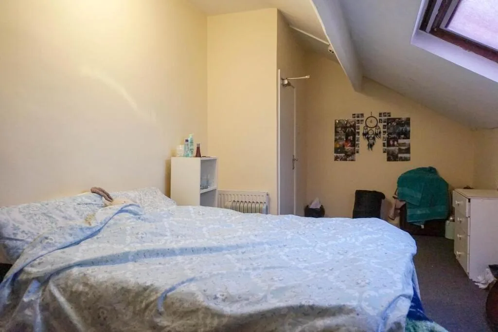 8 bedroom house for rent