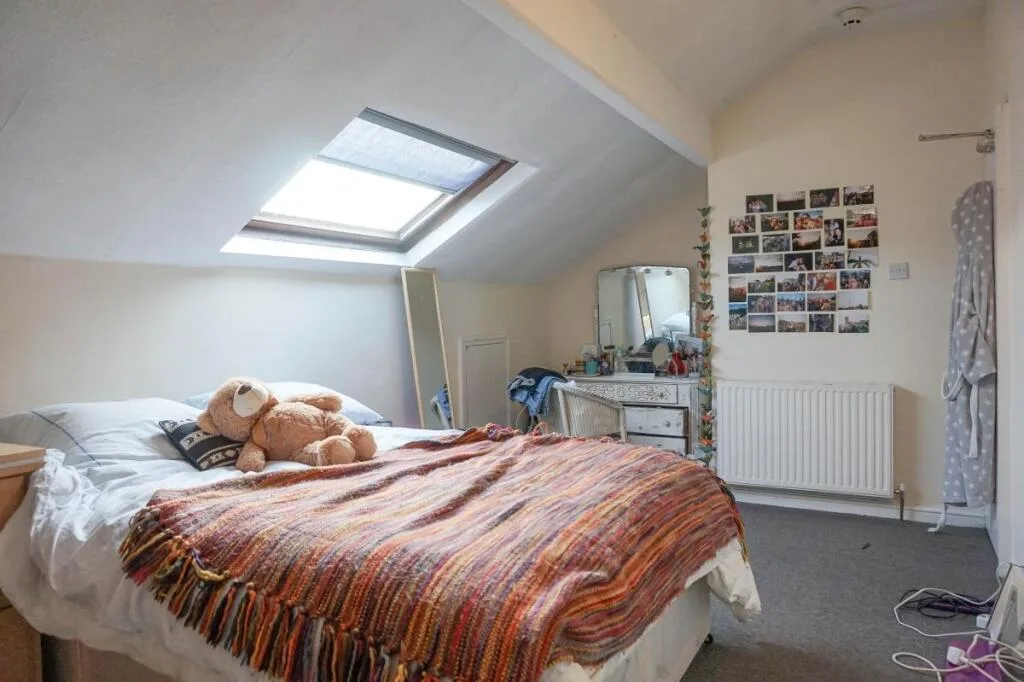8 bedroom house for rent