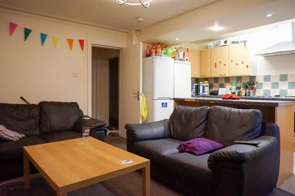 8 bedroom house for rent