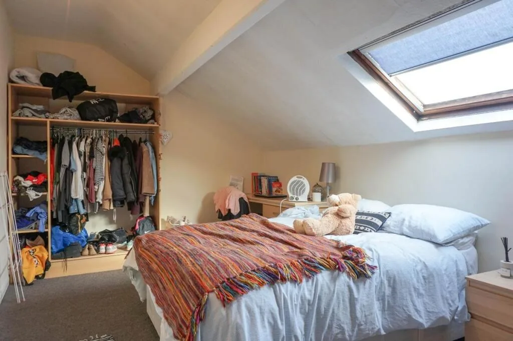 8 bedroom house for rent