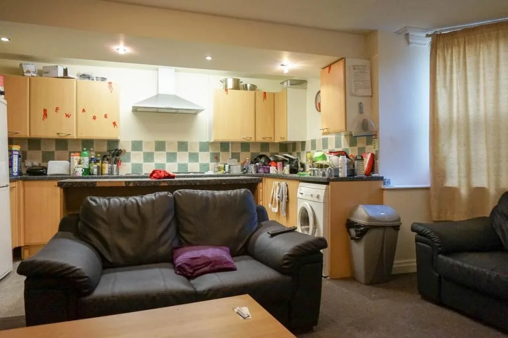 8 bedroom house for rent