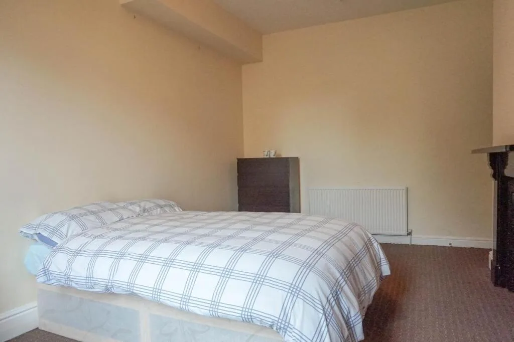 8 bedroom house for rent