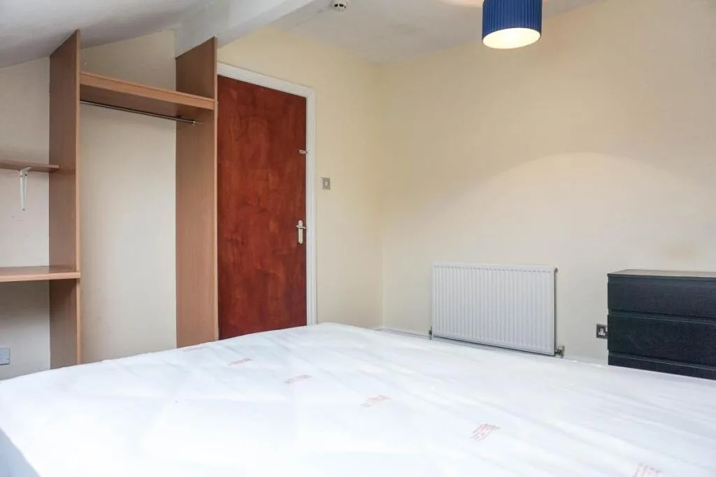 8 bedroom house for rent