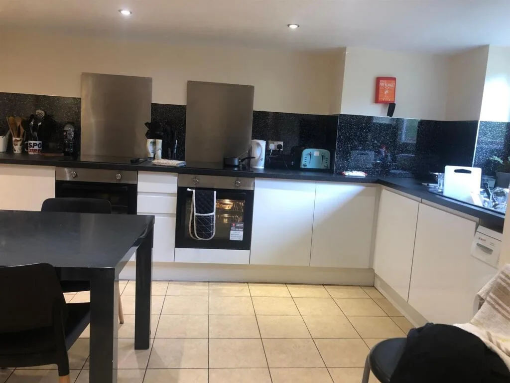 8 bedroom house for rent