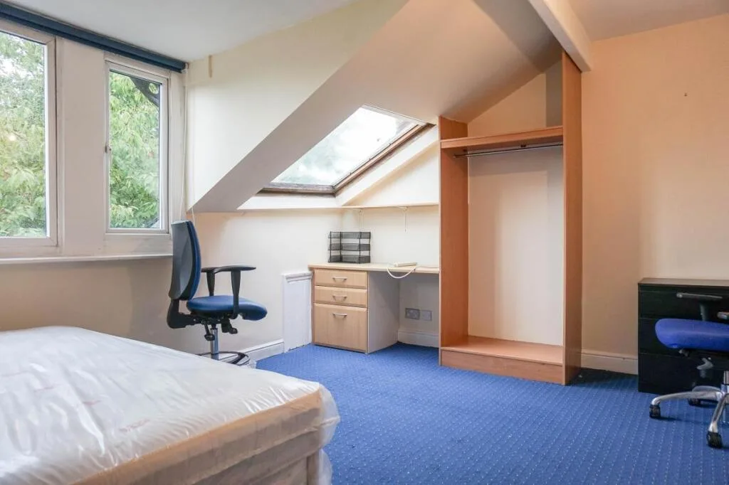 8 bedroom house for rent