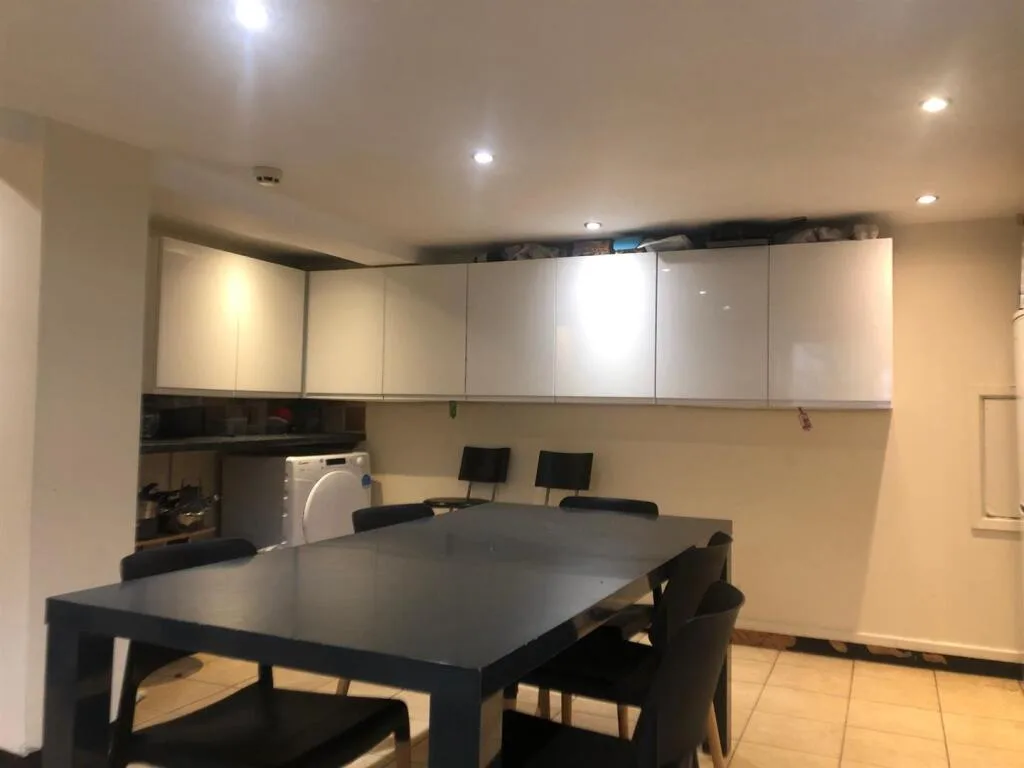 8 bedroom house for rent