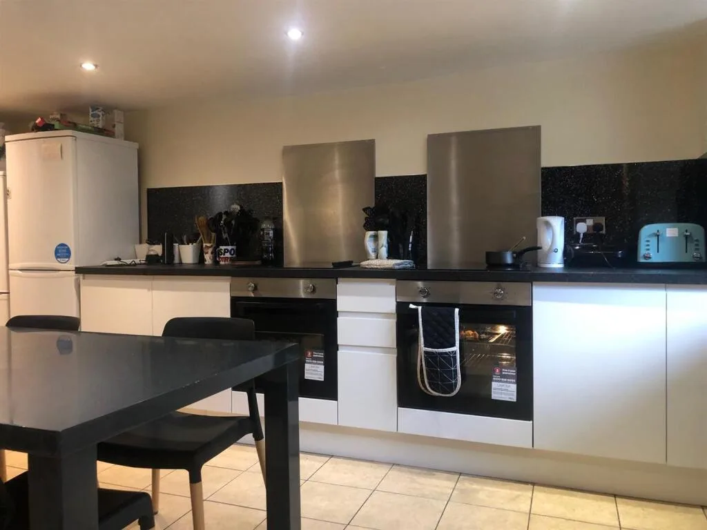 8 bedroom house for rent