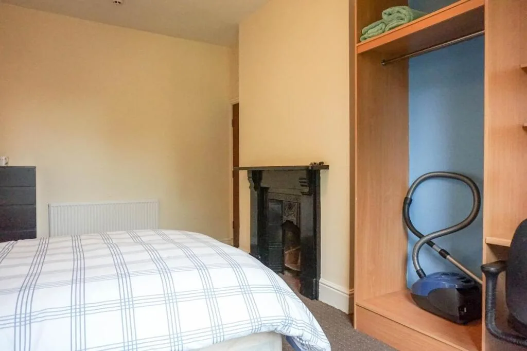 8 bedroom house for rent
