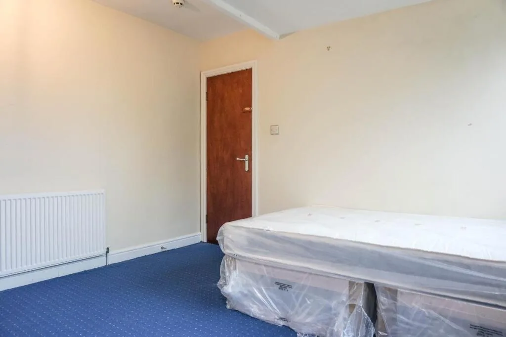 8 bedroom house for rent