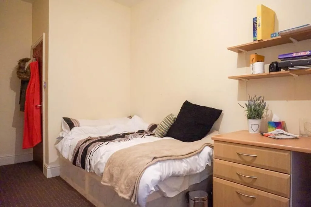 8 bedroom house for rent