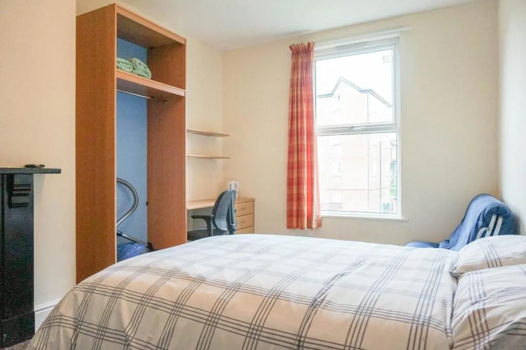 8 bedroom house for rent
