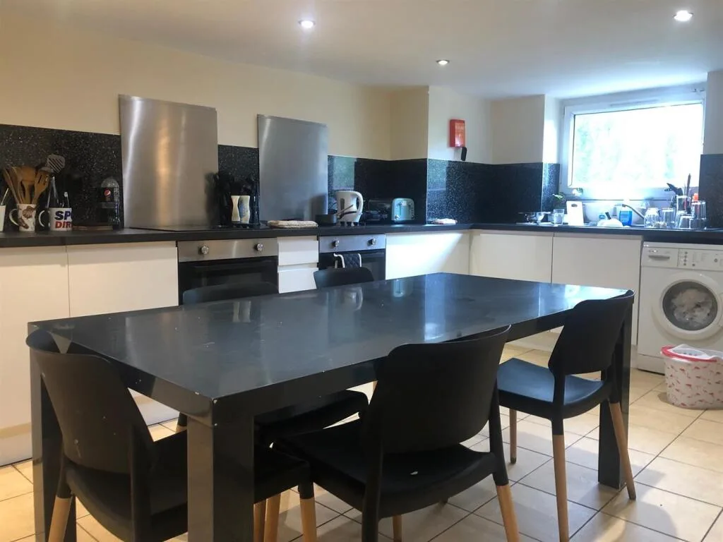 8 bedroom house for rent