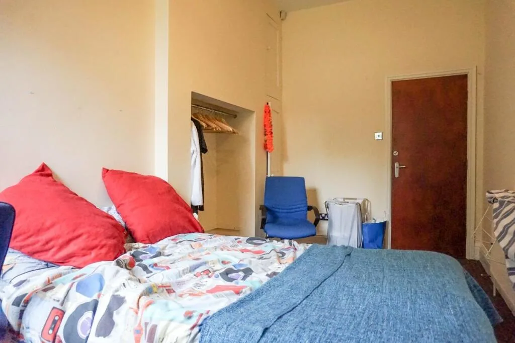 8 bedroom house for rent