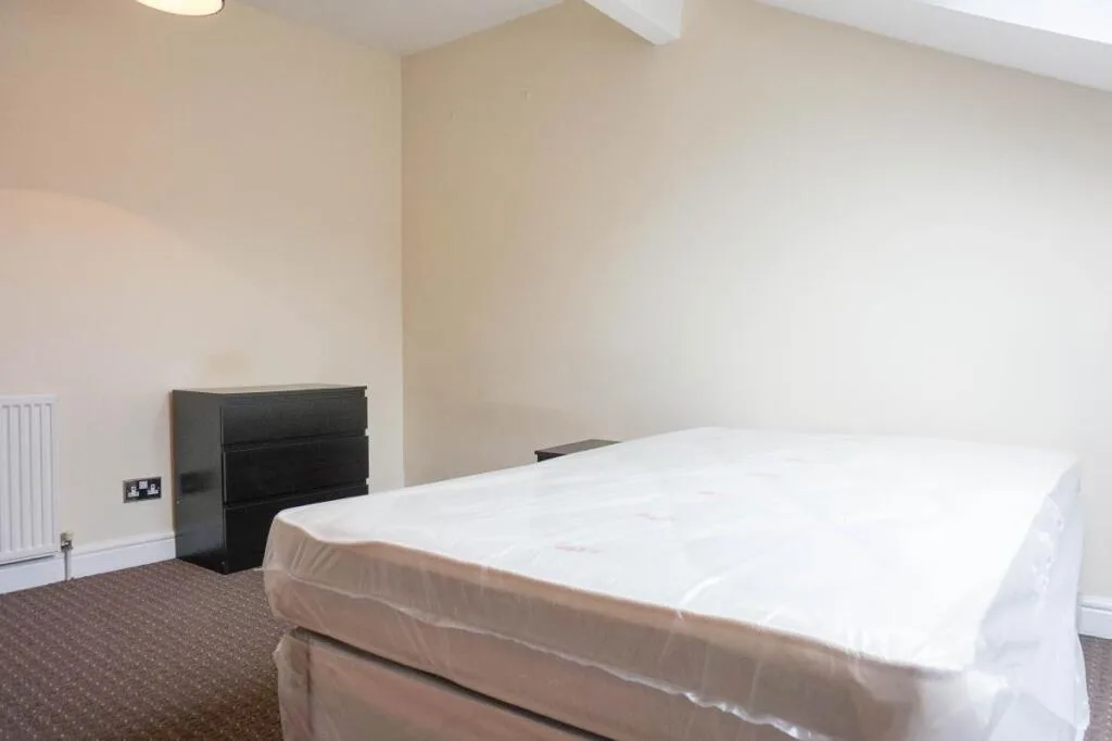 8 bedroom house for rent