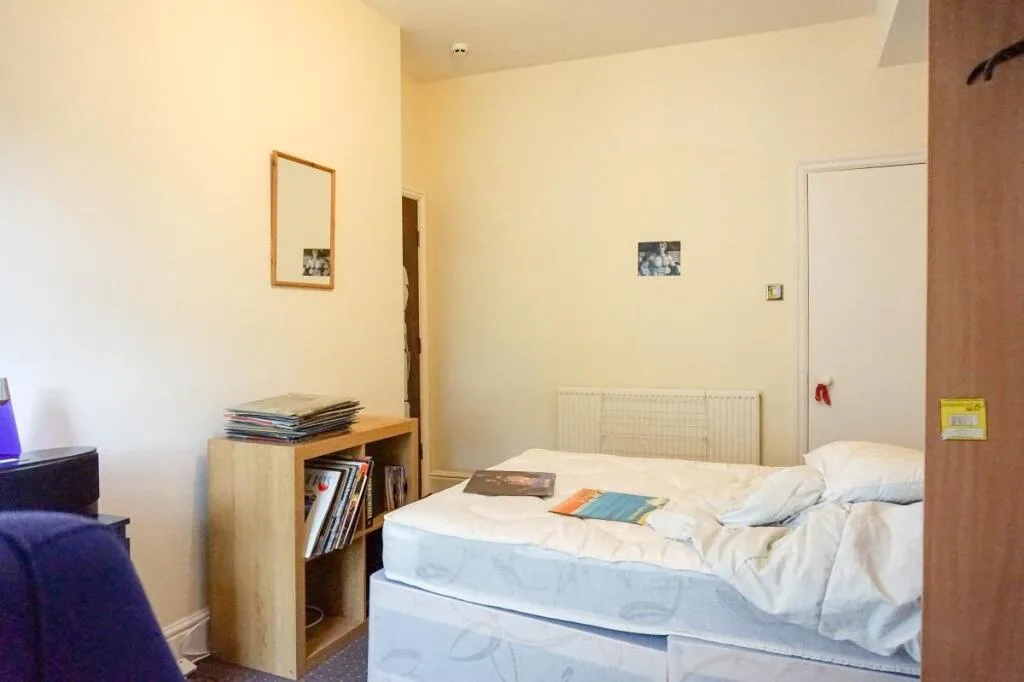 8 bedroom house for rent