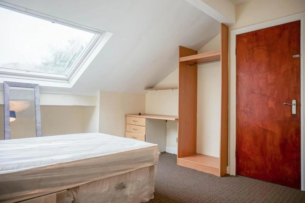 8 bedroom house for rent