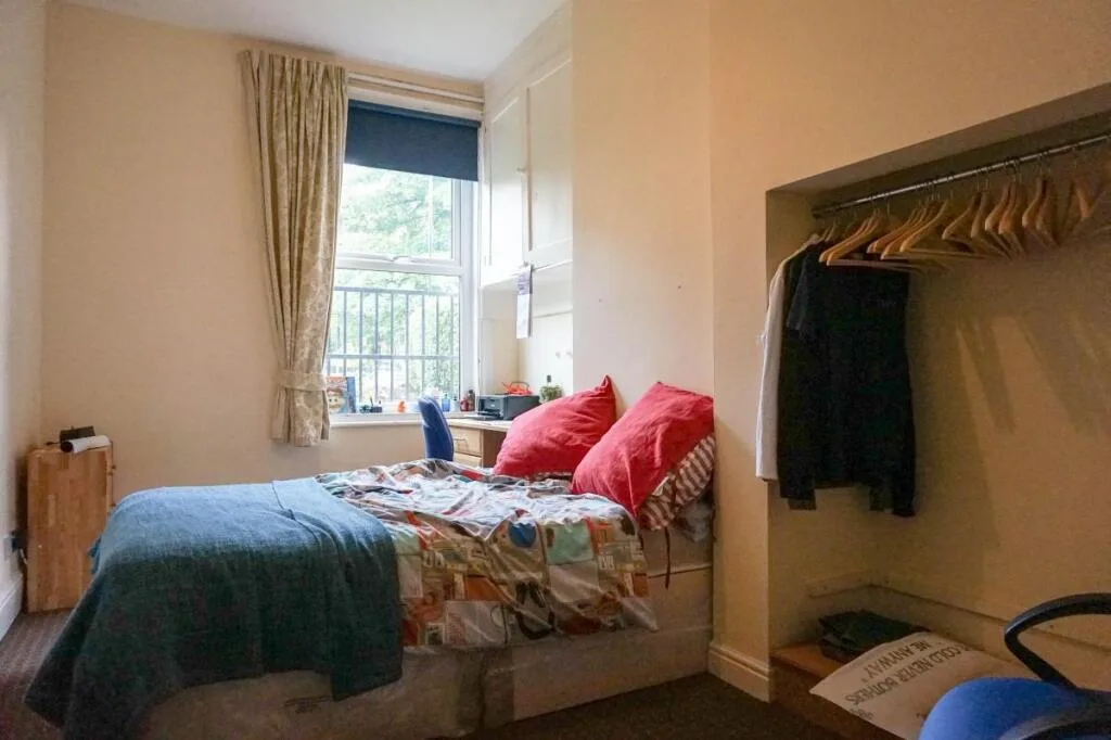 8 bedroom house for rent