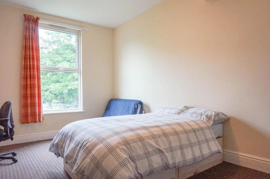 8 bedroom house for rent