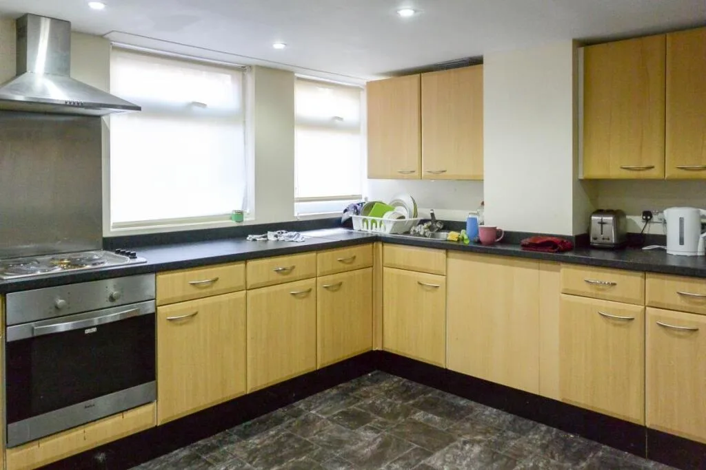6 bedroom house for rent