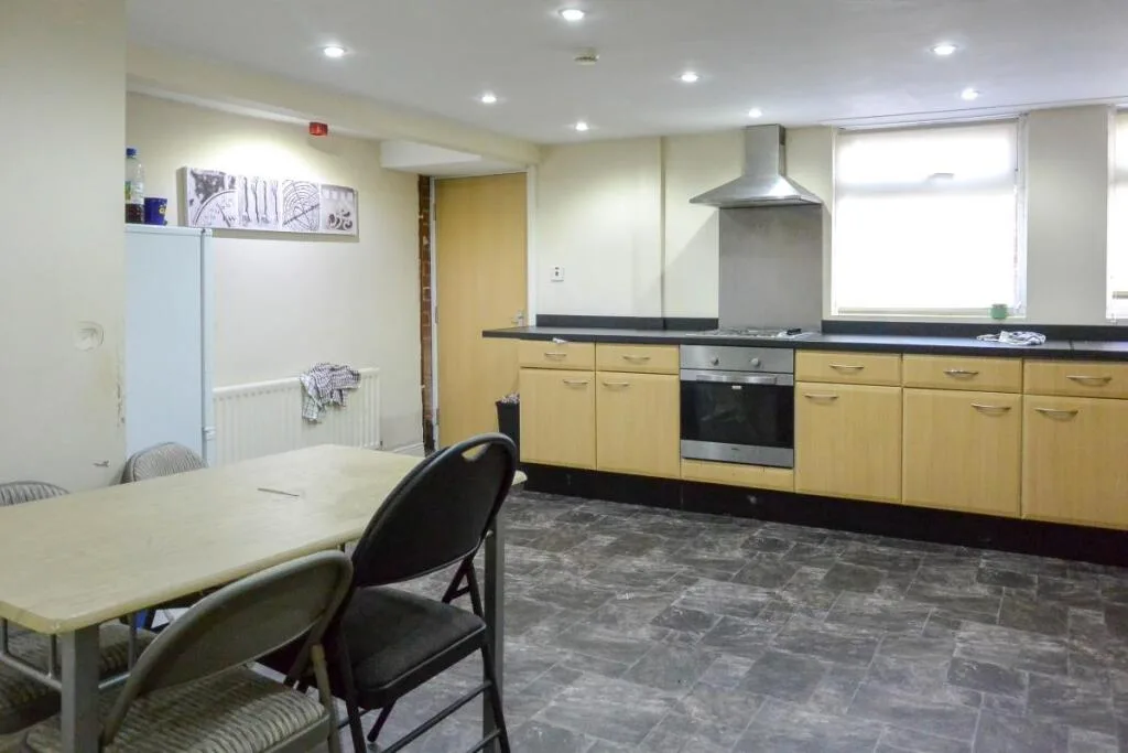6 bedroom house for rent