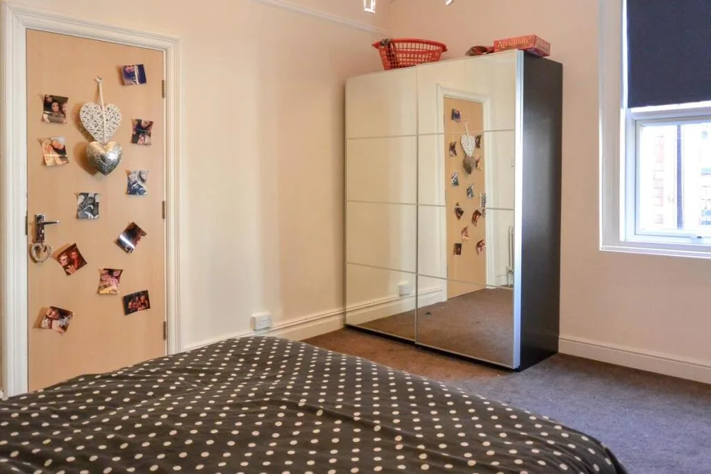 6 bedroom house for rent