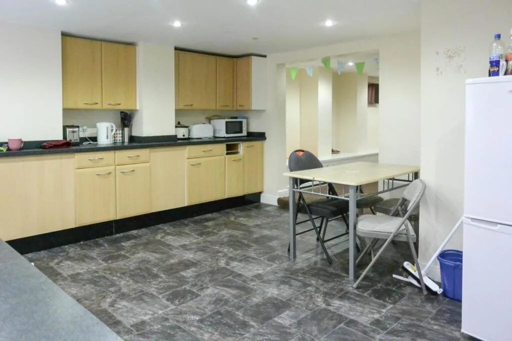 6 bedroom house for rent