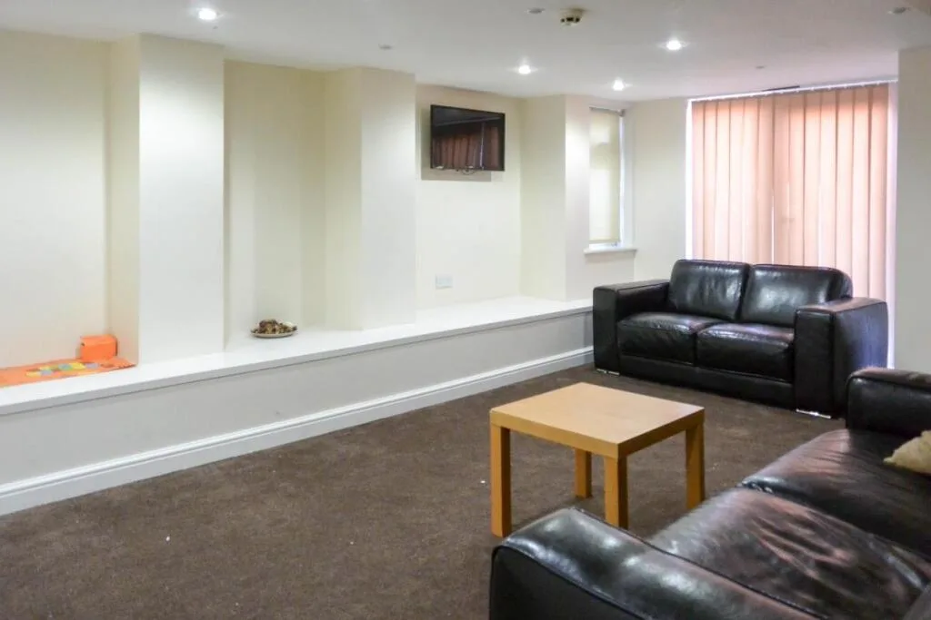 6 bedroom house for rent