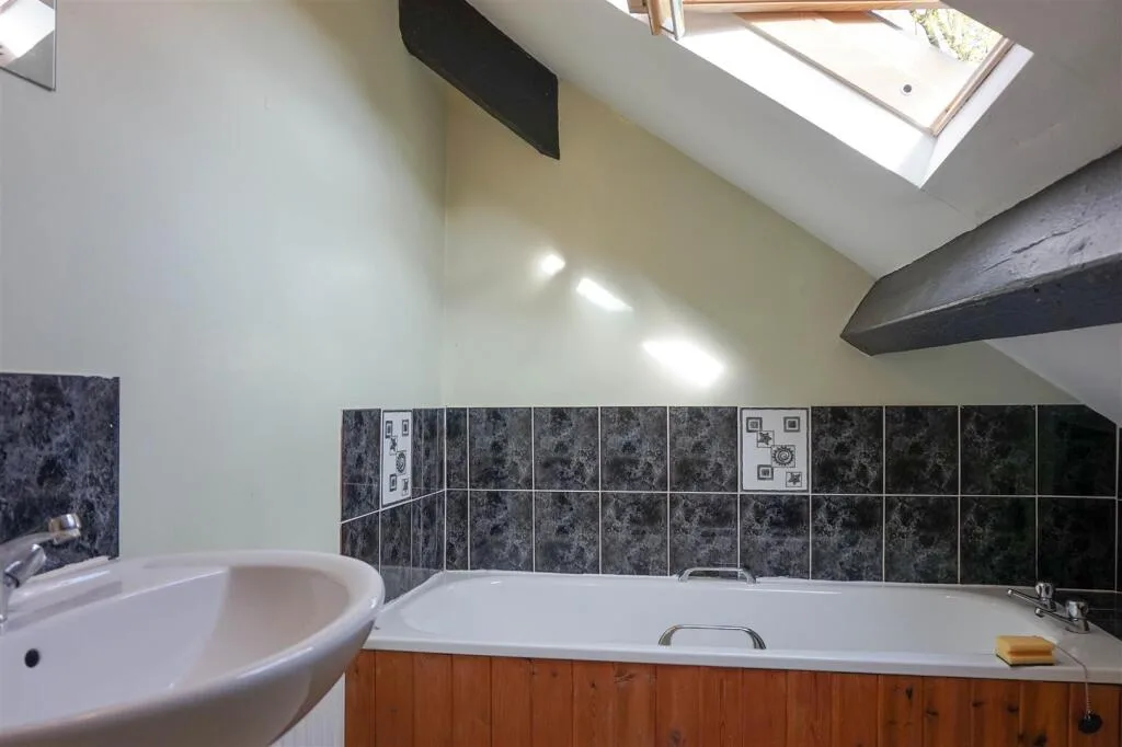 6 bedroom flat for rent