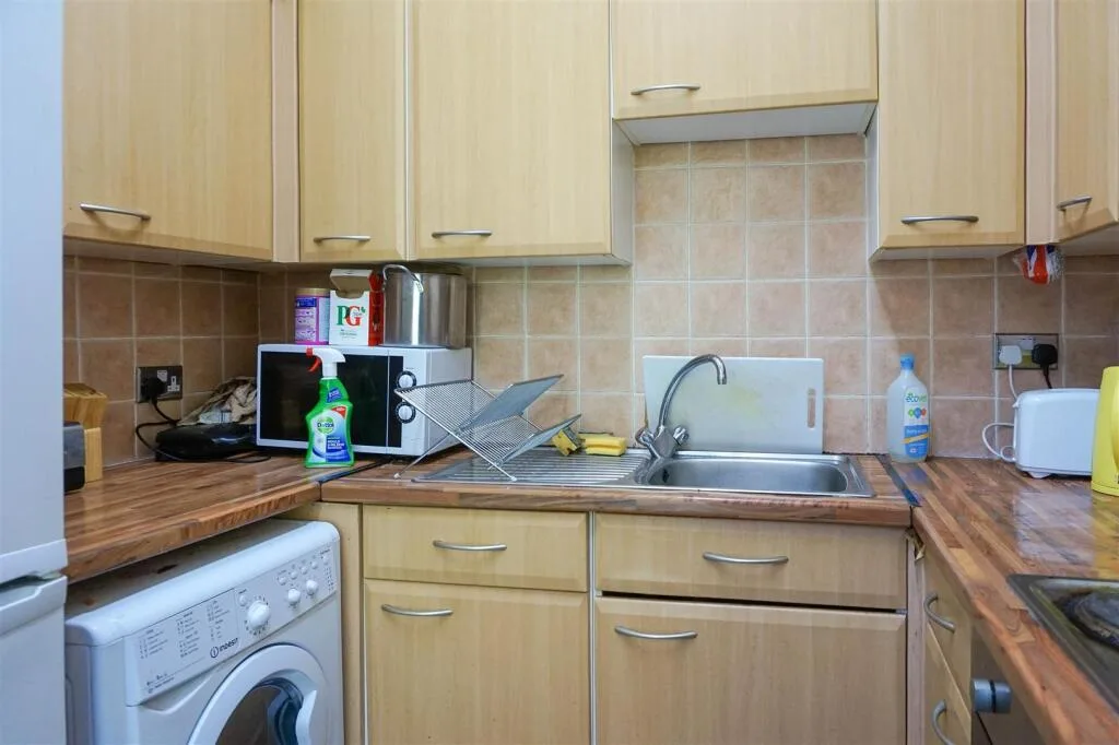 6 bedroom flat for rent