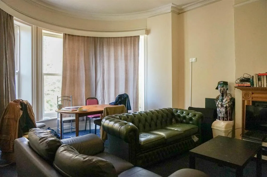 6 bedroom flat for rent