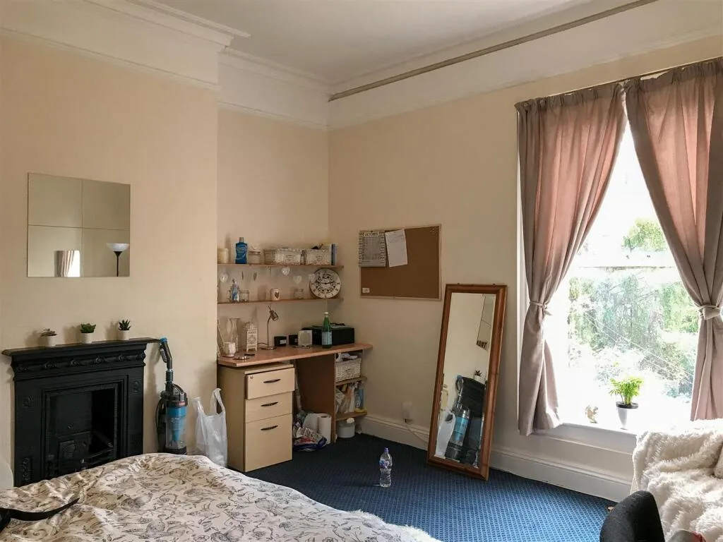 6 bedroom flat for rent