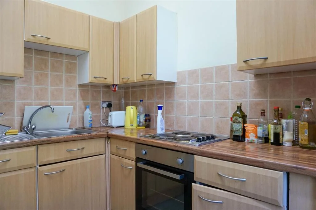 6 bedroom flat for rent
