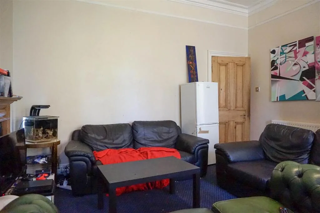 6 bedroom flat for rent