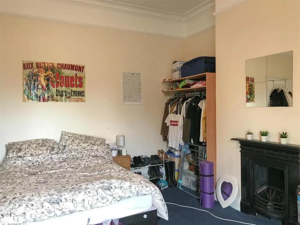 6 bedroom flat for rent