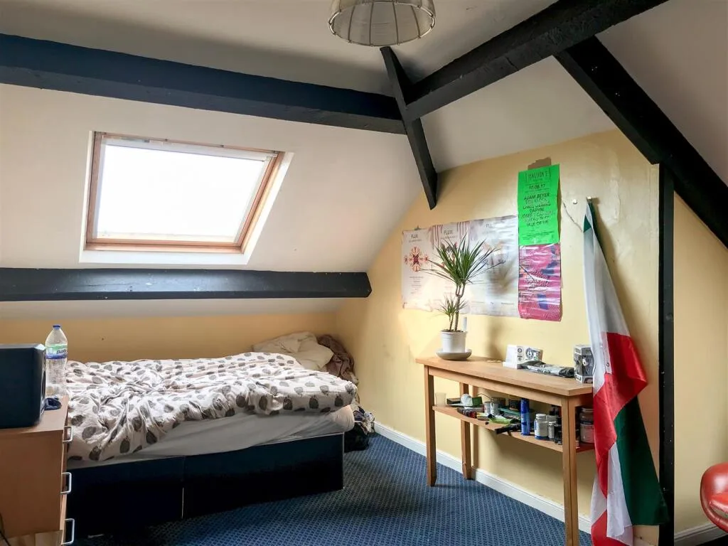 6 bedroom flat for rent